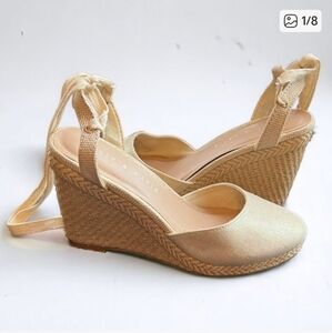 Kelly & Katie Hanah Espadrille Wedge Sandal in Cream & Metallic Gold - Sz 6